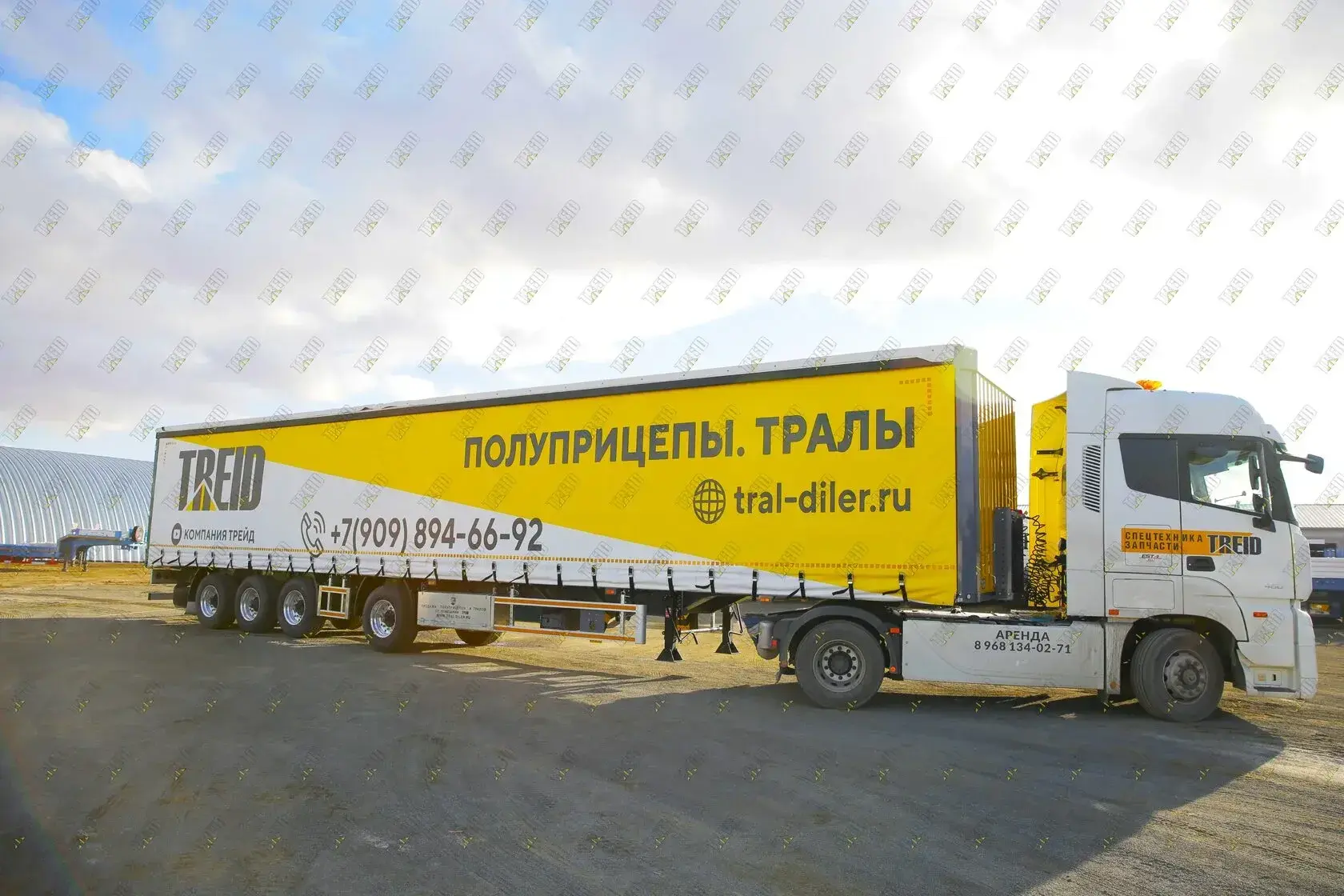 Шторный полуприцеп LUXUDA LZC9406XXYCL присоединен к тягачу