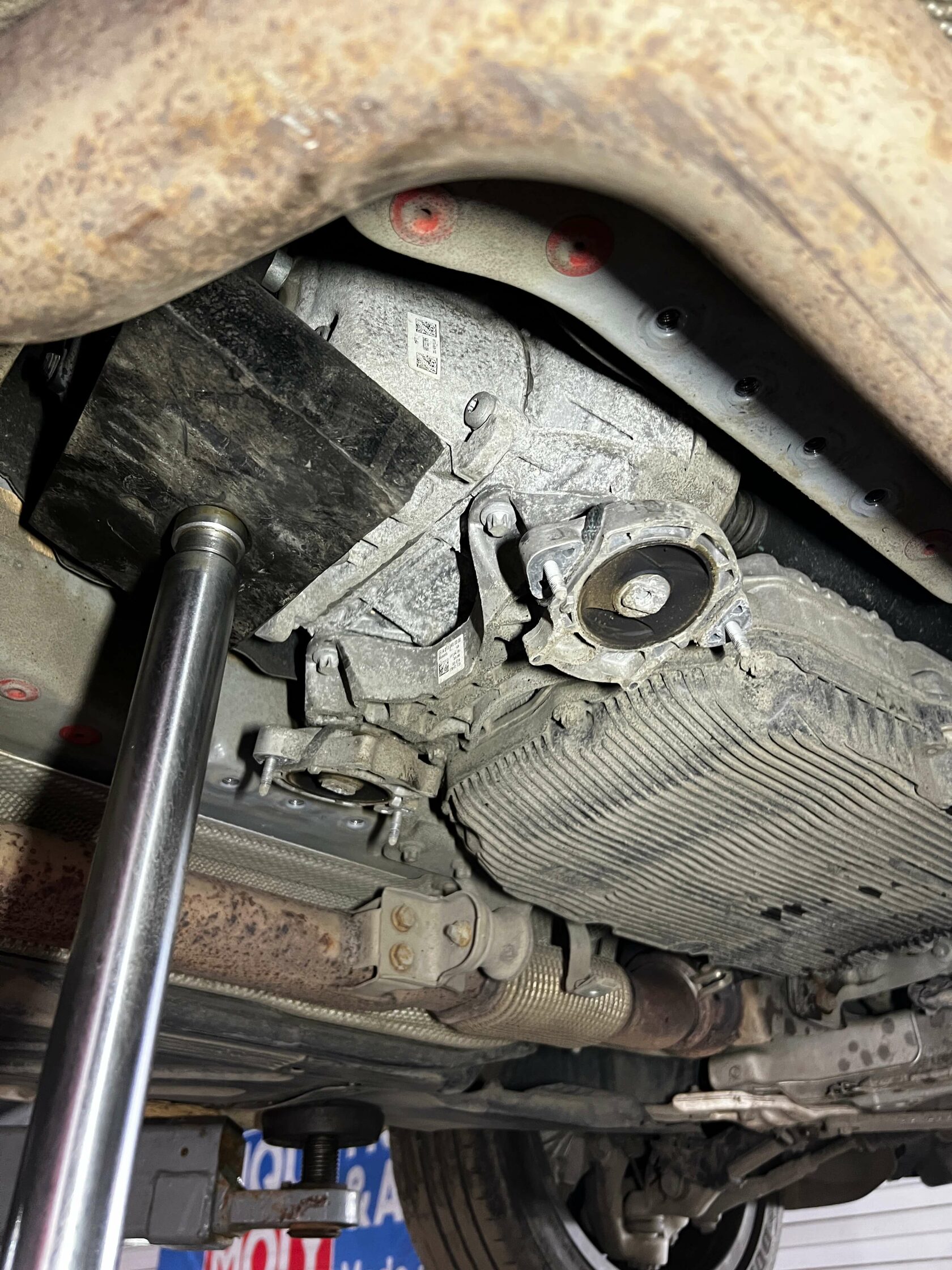 Установка гидравлической стойки