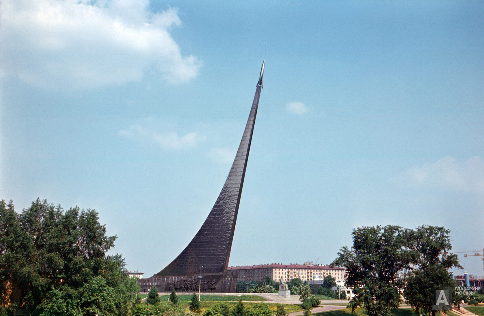 Памятник «Покорителям космоса» (Москва, 1964 г.)