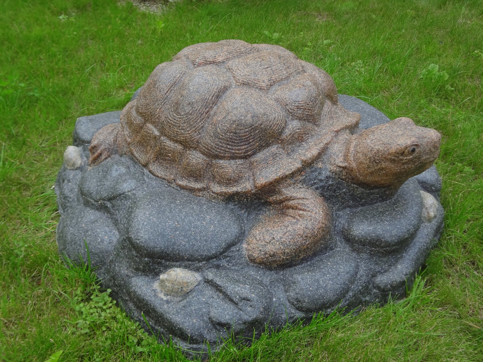 Искусственный камень Морская черепаха D85, накрывает стандартный люк