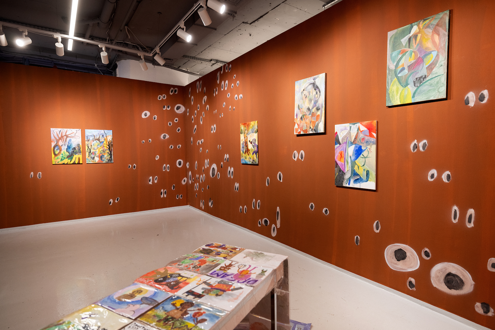 Выставка Германа Орехова в Most Wanted Gallery. Живопись, графика, инсталляция. Фрагмент экспозиции