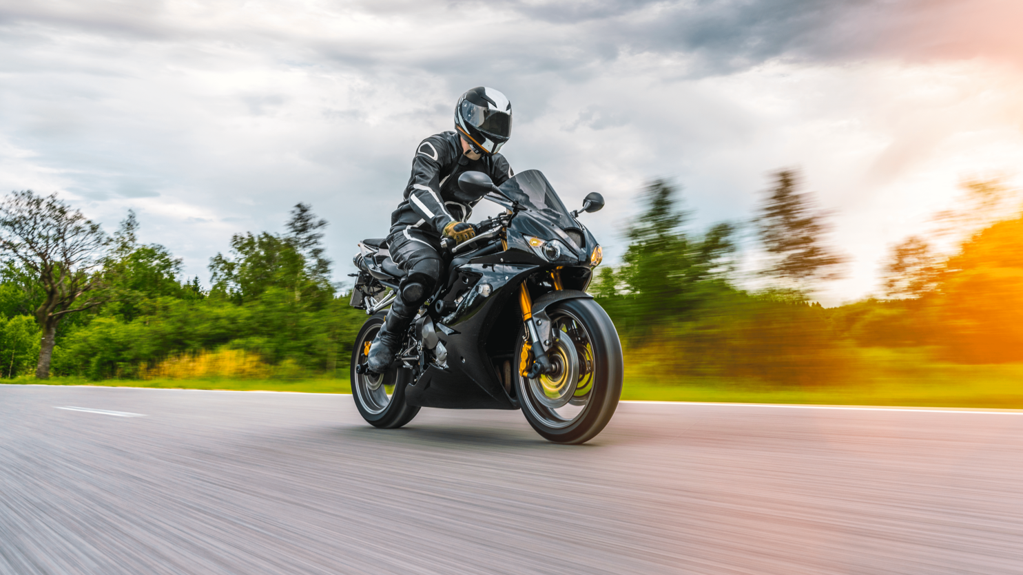 фото нанесения макияжа на лицо девушки 