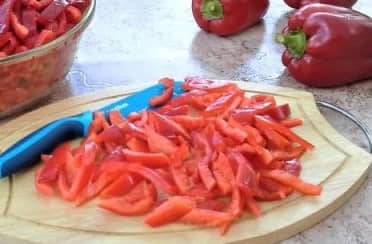 Приготовление лечо из болгарского перца с помидорами на зиму: шаг 3