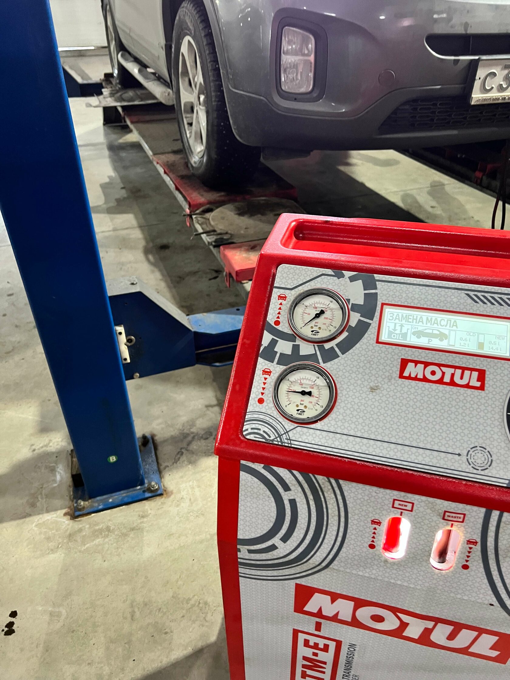 Процесс замещения масла Motul Evo