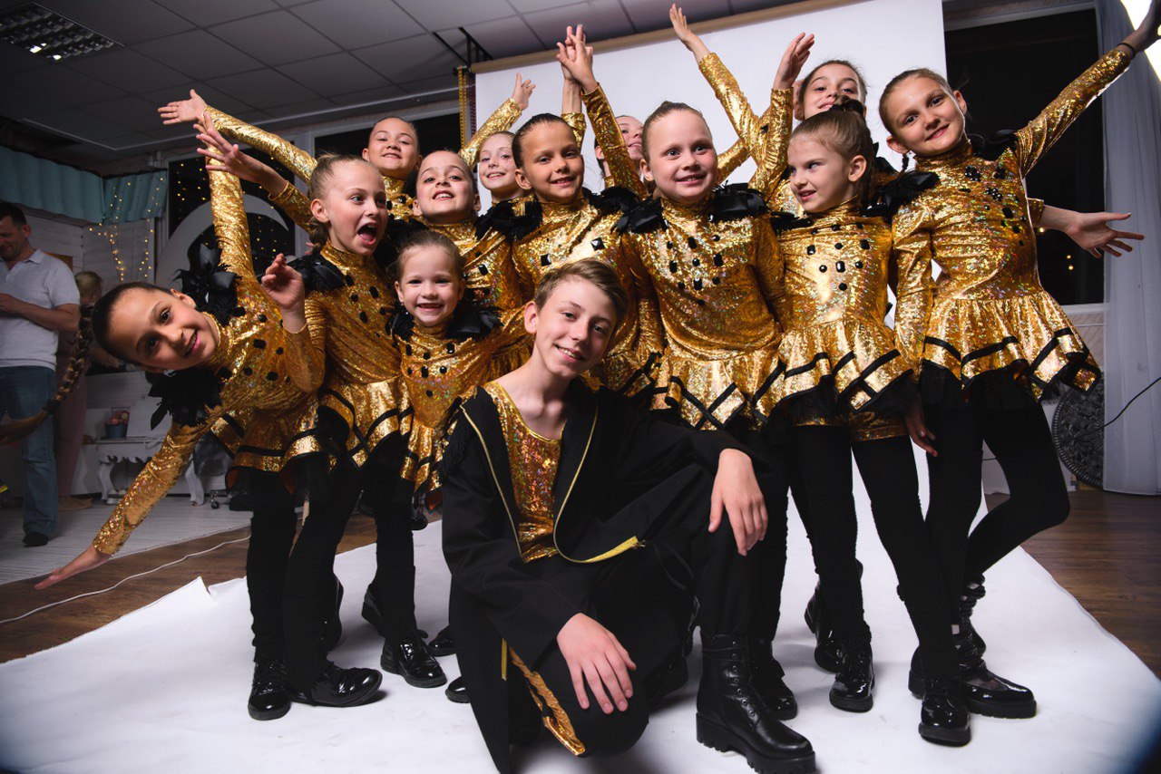 Воспитанница Baby Ballet перед выходом на сцену