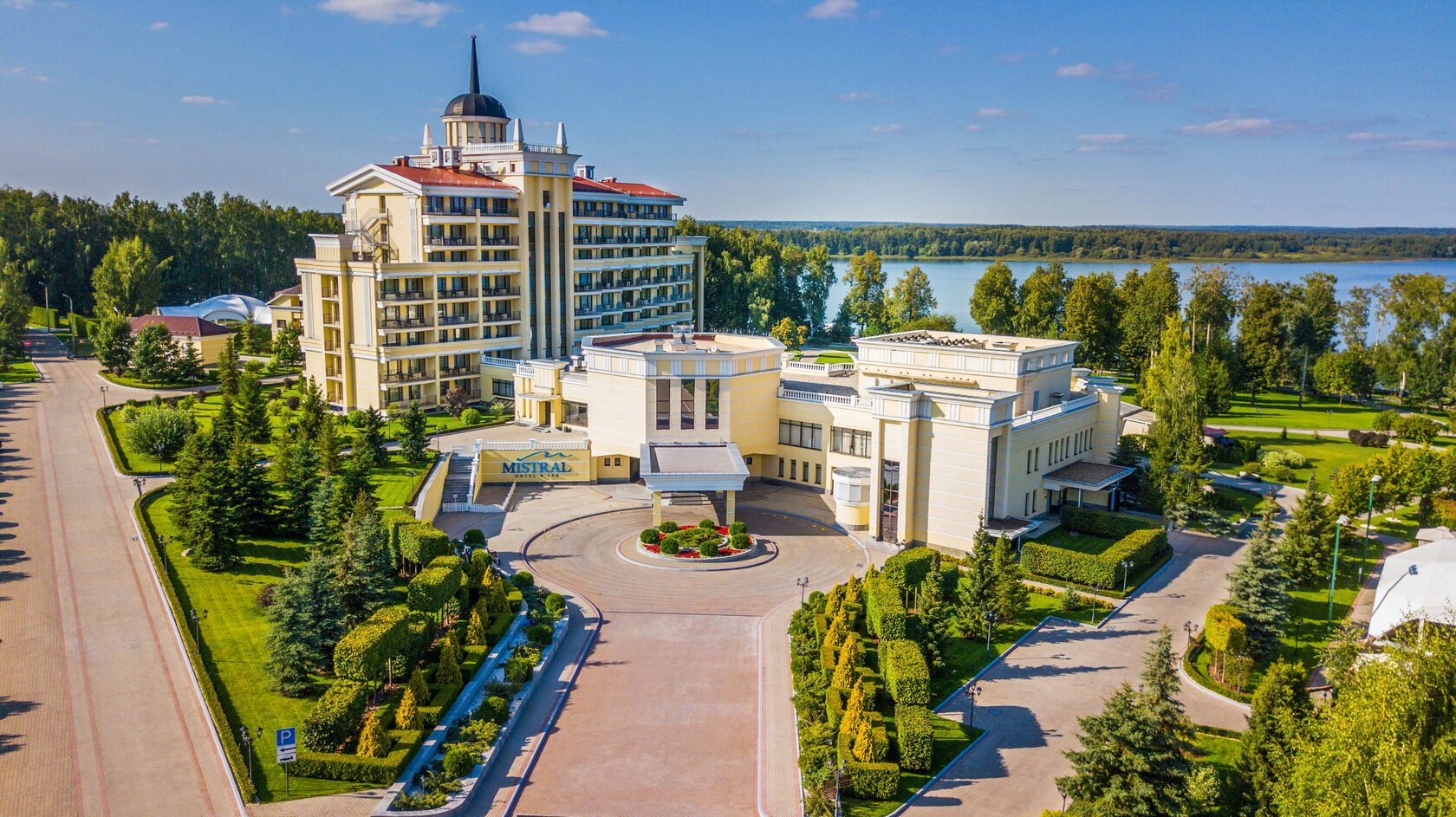 Гостиница в городе московская область. Отель m’Istra’l Hotel & Spa. Отель Мистраль Истра. M Istra l Hotel Spa, Истра. Мистраль на Истринском водохранилище.