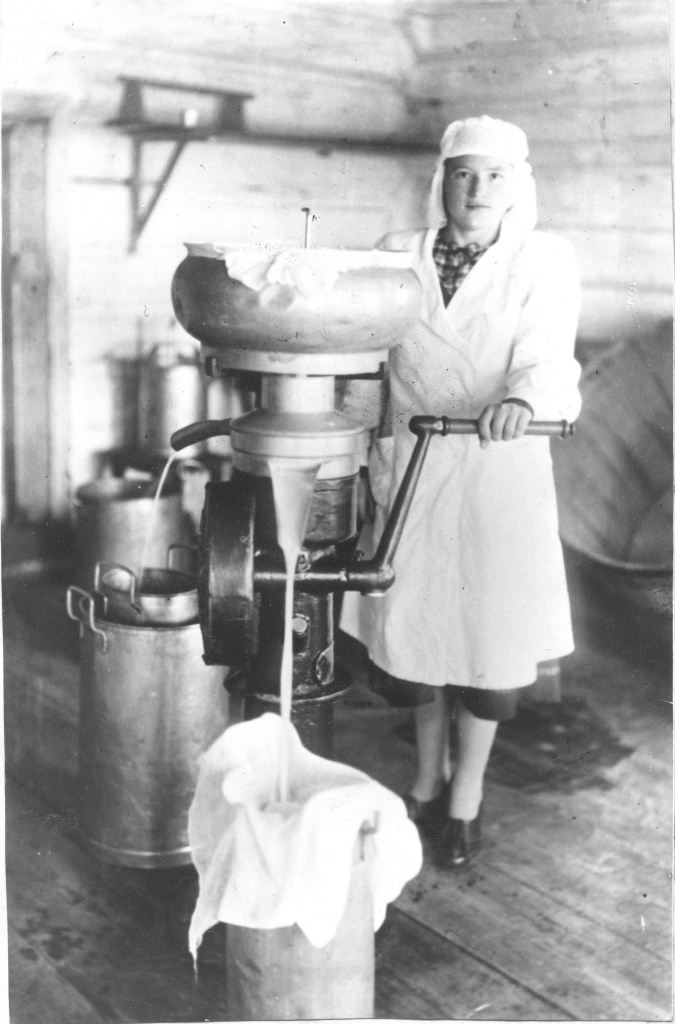 сепарирование молока,1944.jpg