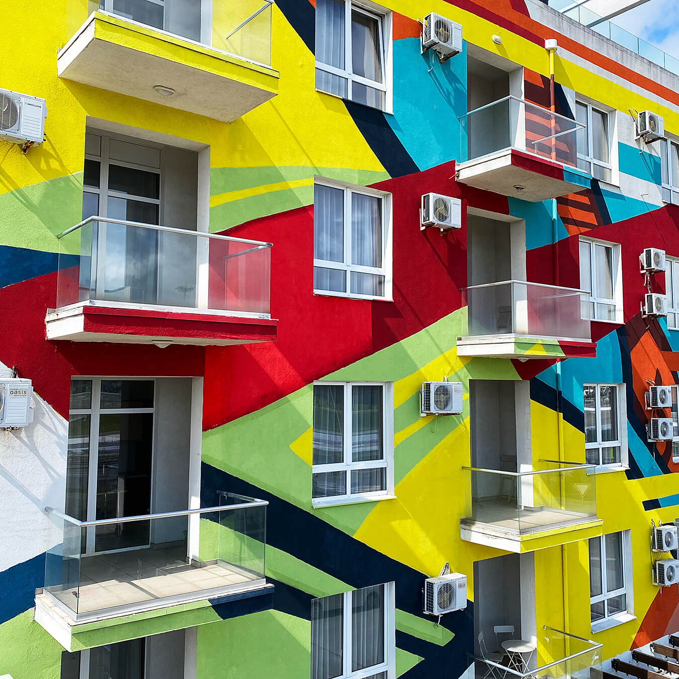 Роспись площадью 615 м² в Сочи. Мурал авторства Алексея Бархана.