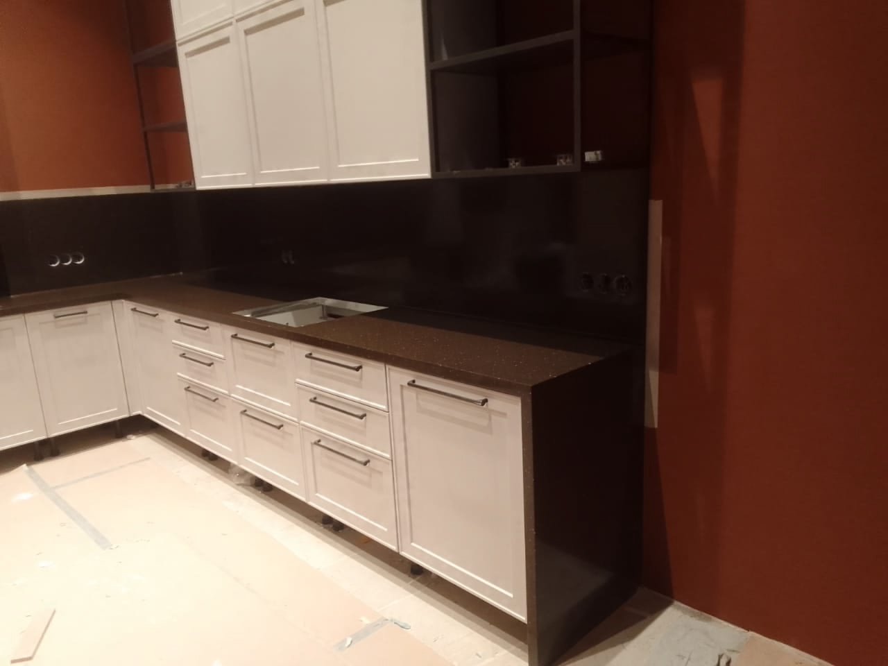 Столешница с фартуком и боковинами из акрилового камня Staron Pebble Terrain