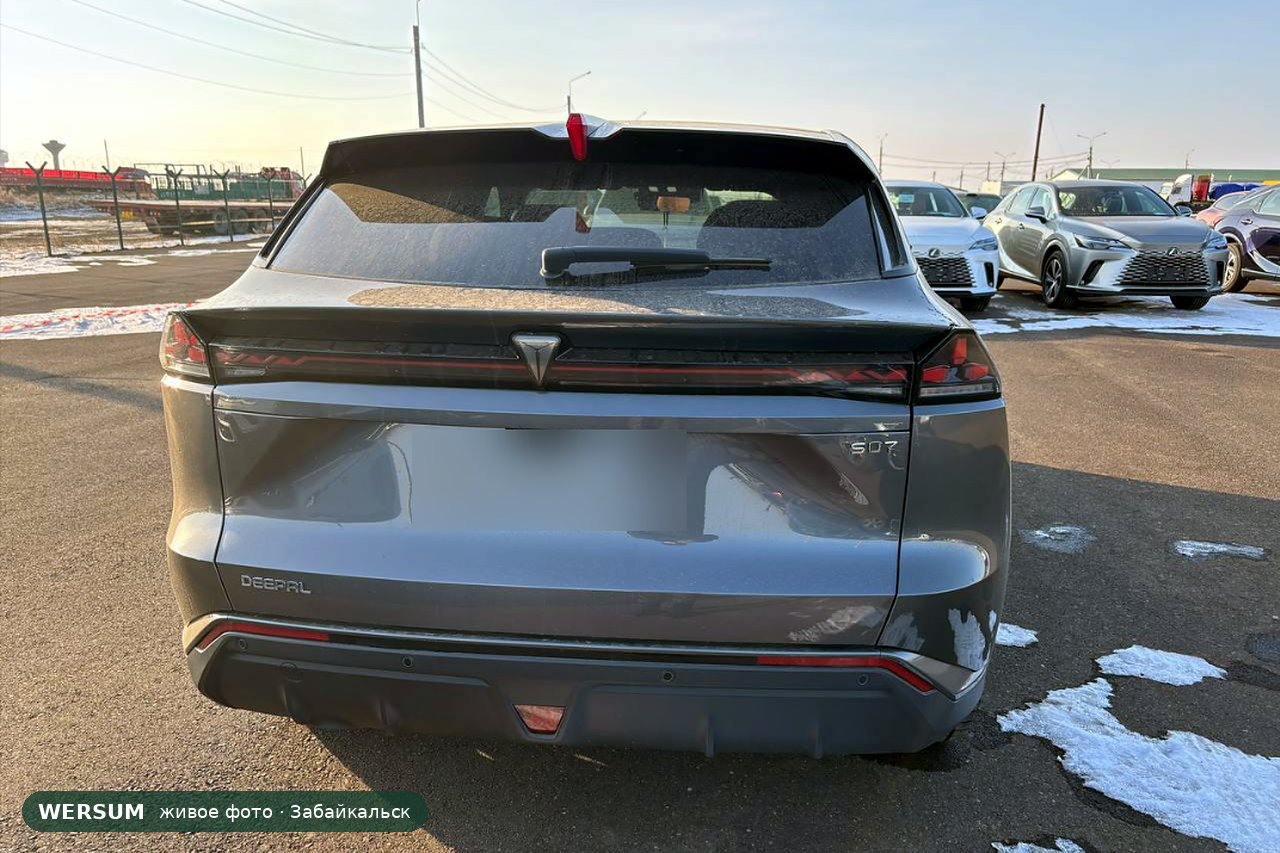 Changan Deepal S07, сзади: надписи DEEPAL и S07