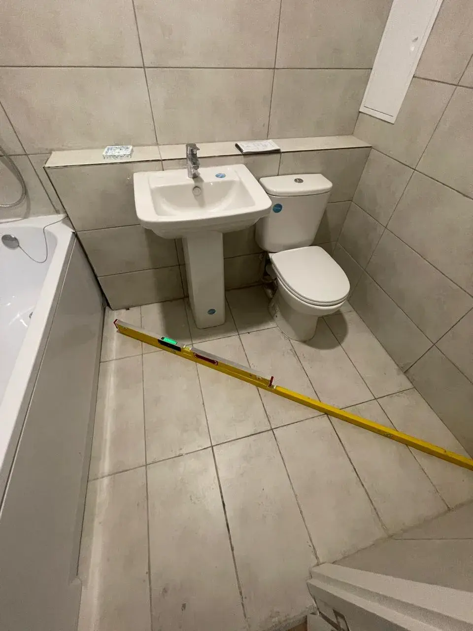 Проверка вертикали стены