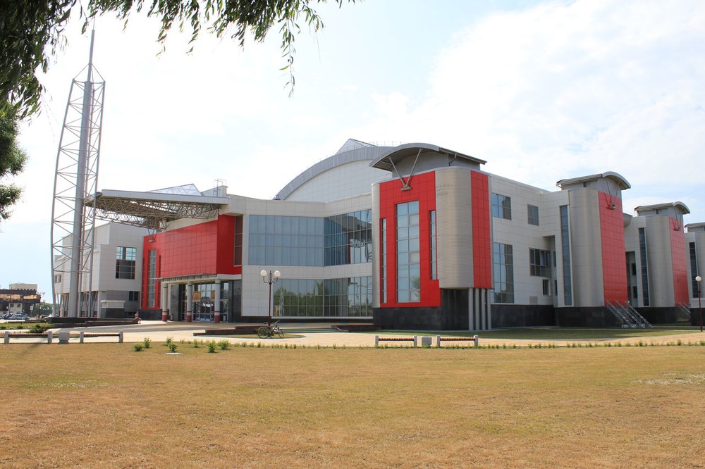 Стадион брестский в бресте. Центр олимпийского резерва брест. Центр олимпийского резерва брест. Тренажерные залы в бресте дворец водных видов спорта. Спортивный брест.