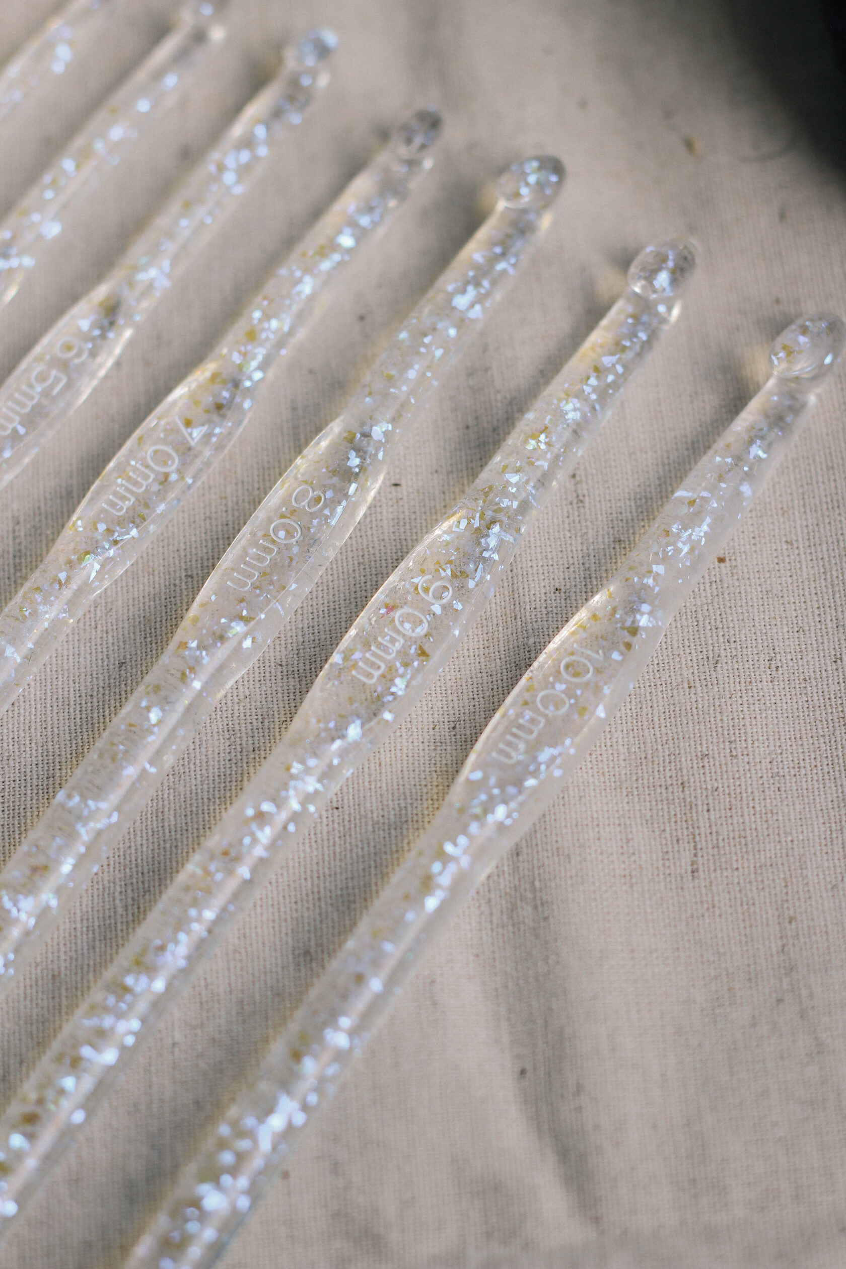 Крючки для вязания из эпоксидной смолы блестящие