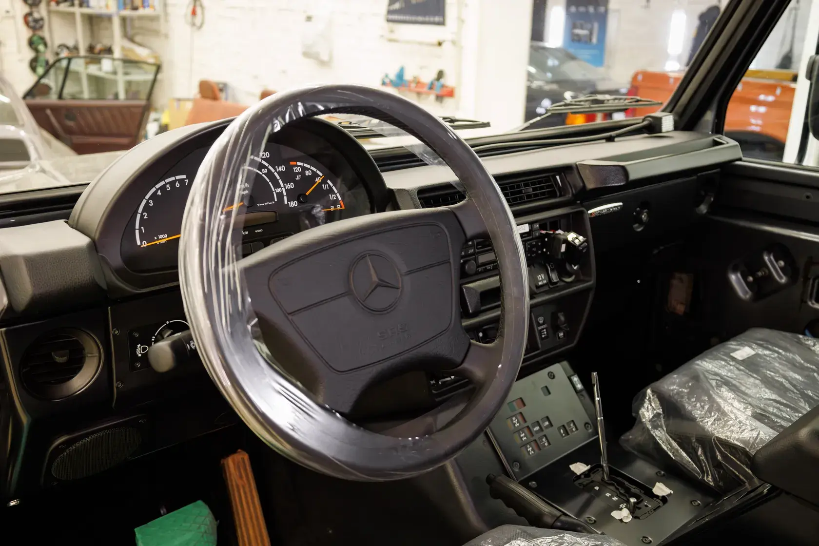 Простая панель приборов Mercedes G280 Professional W461