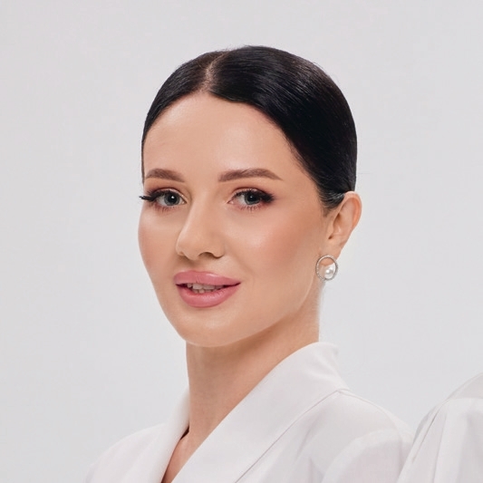 Елизавета Чеботарева,    врач-косметолог, врач-дерматолог, врач-эндокринолог, врач-терапевт, эксперт инъекционных и аппаратных методик, тренер компании CLS International