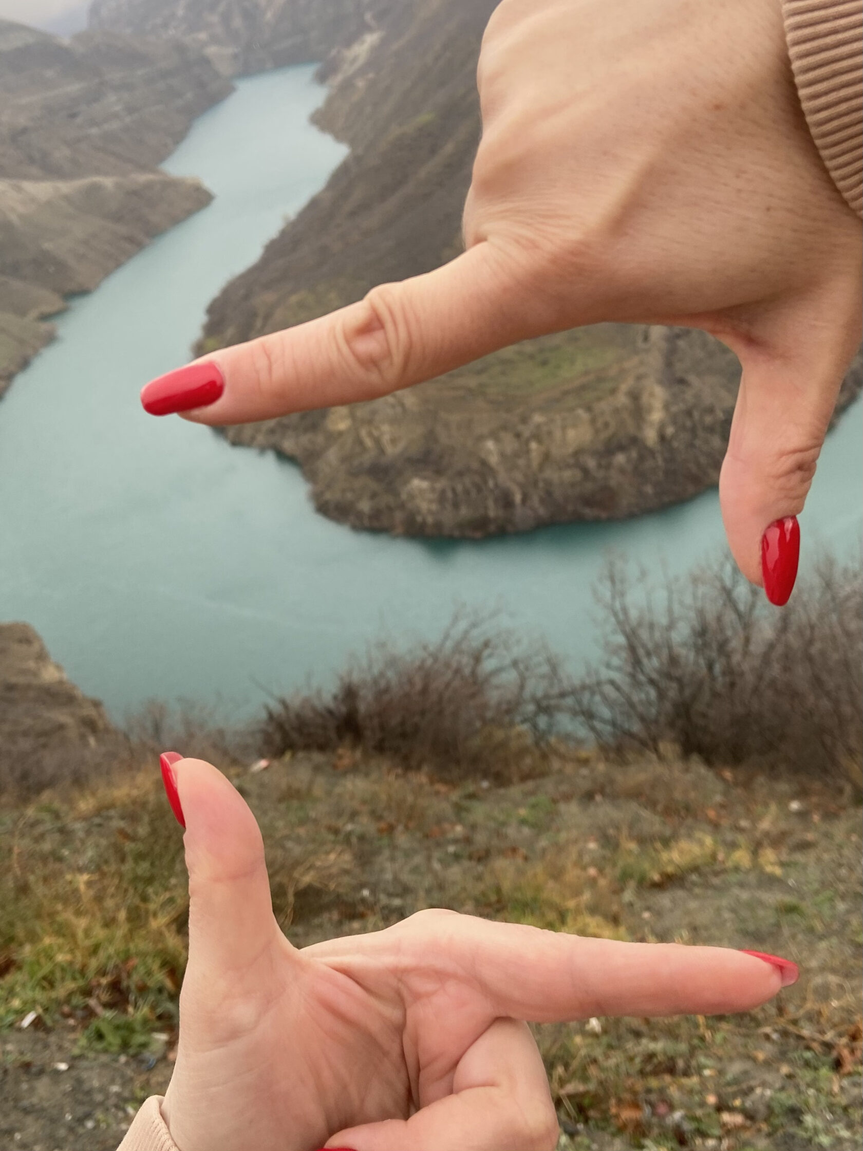 Панорамный вид на бирюзовые воды Сулакского каньона с самой популярной смотровой площадки. Групповая экскурсия из Махачкалы.