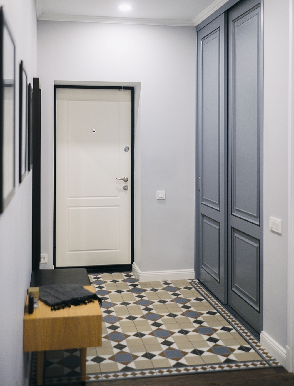двери в коридоре в квартире фото
