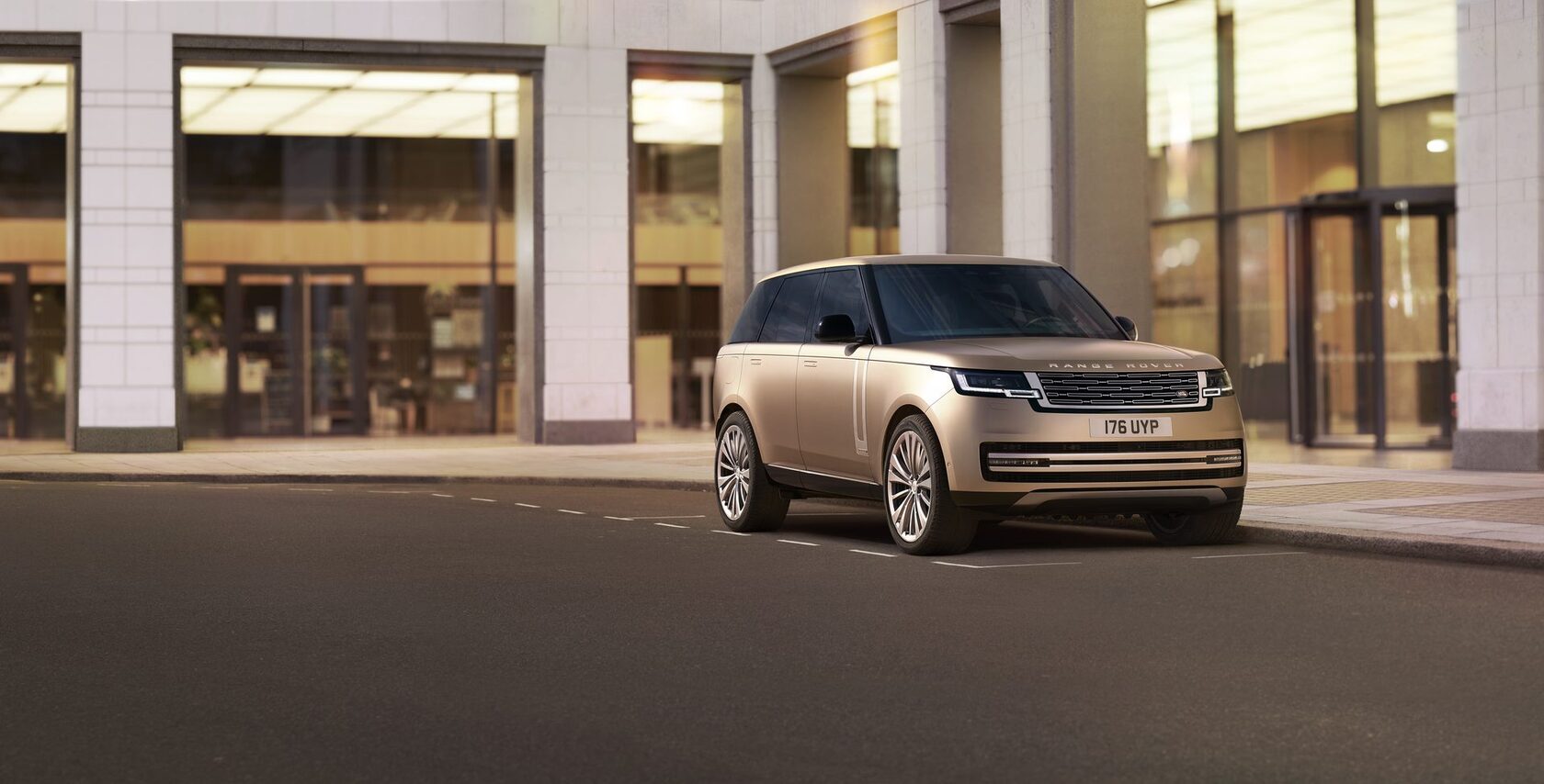 Range Rover L460, вид три четверти спереди