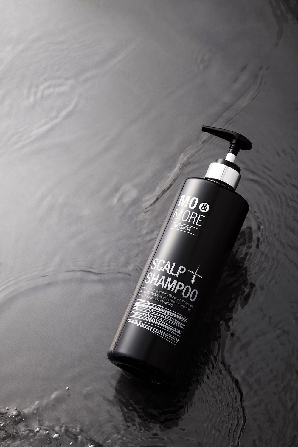 шампунь лежит в воде