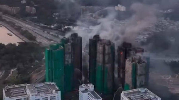 Пожар в Гонконге ночью