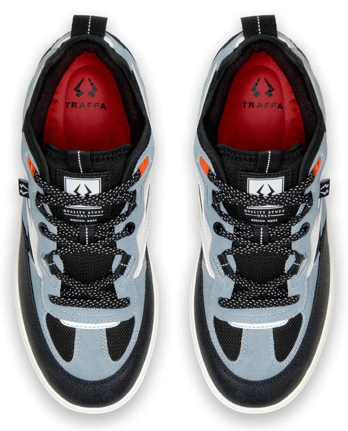 обувь на белом фоне