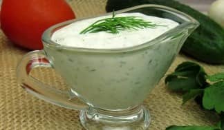 Приготовление оладий из кабачков на сковороде с чесноком: шаг 15