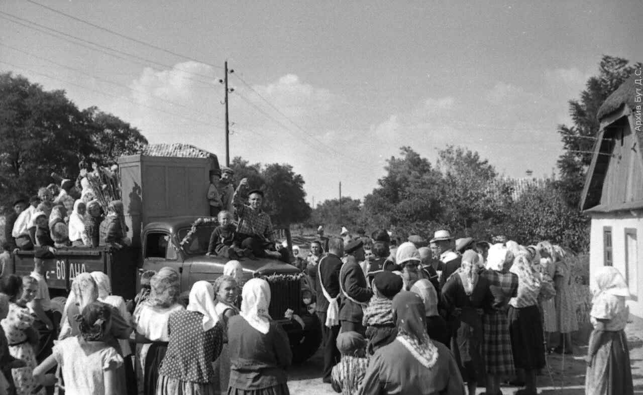 Село 60. Деревня в 1950 годы. Сельская свадьба 1950 год. Свадьба деревенская в годы войны. Переселенцы Калининградской области.