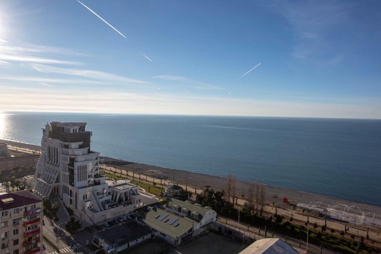 Звезда батуми. Blue Star Batumi вид снаружи. Грузия фото море. Грузия Батуми отели на берегу моря фото. Blue Star Batumi как выглядит здание.