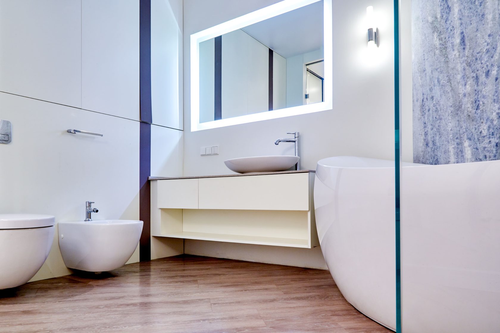 Интересные идеи, как сделать стильный ремонт ванной комнаты своими руками