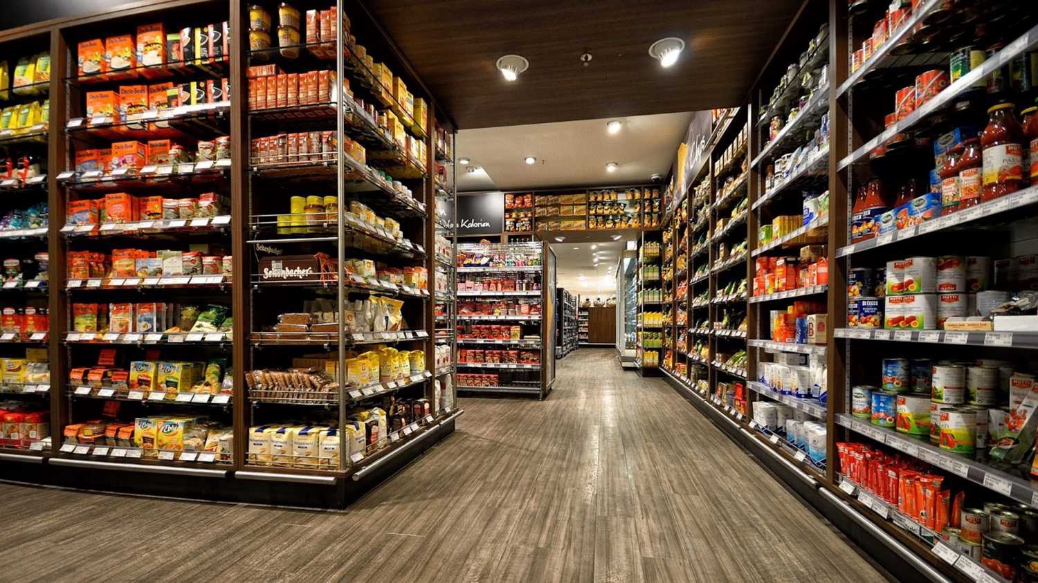 Мебель для магазина у дома в Калининграде