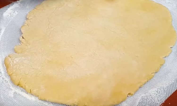 Приготовление пирога киш с курицей, грибами и сыром: шаг 7