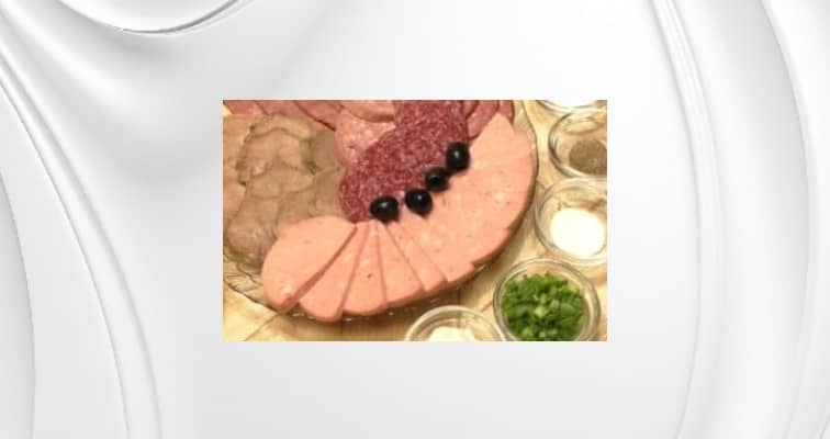 Приготовление солянки с колбасой и картошкой: шаг 1