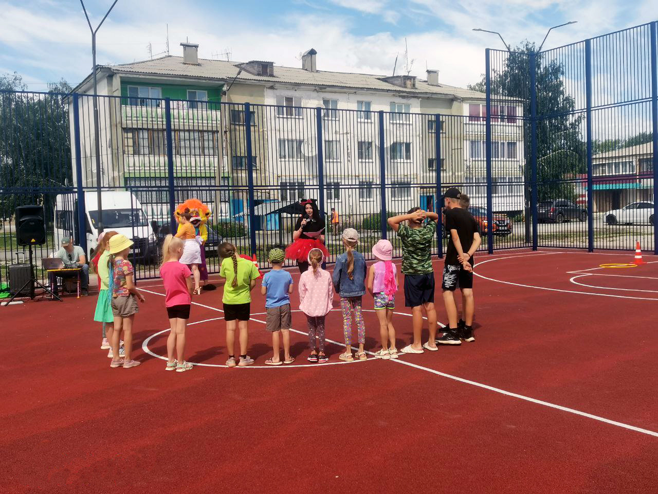 Городская среда челябинская. Баскетбольная площадка. Городская среда Челябинск.