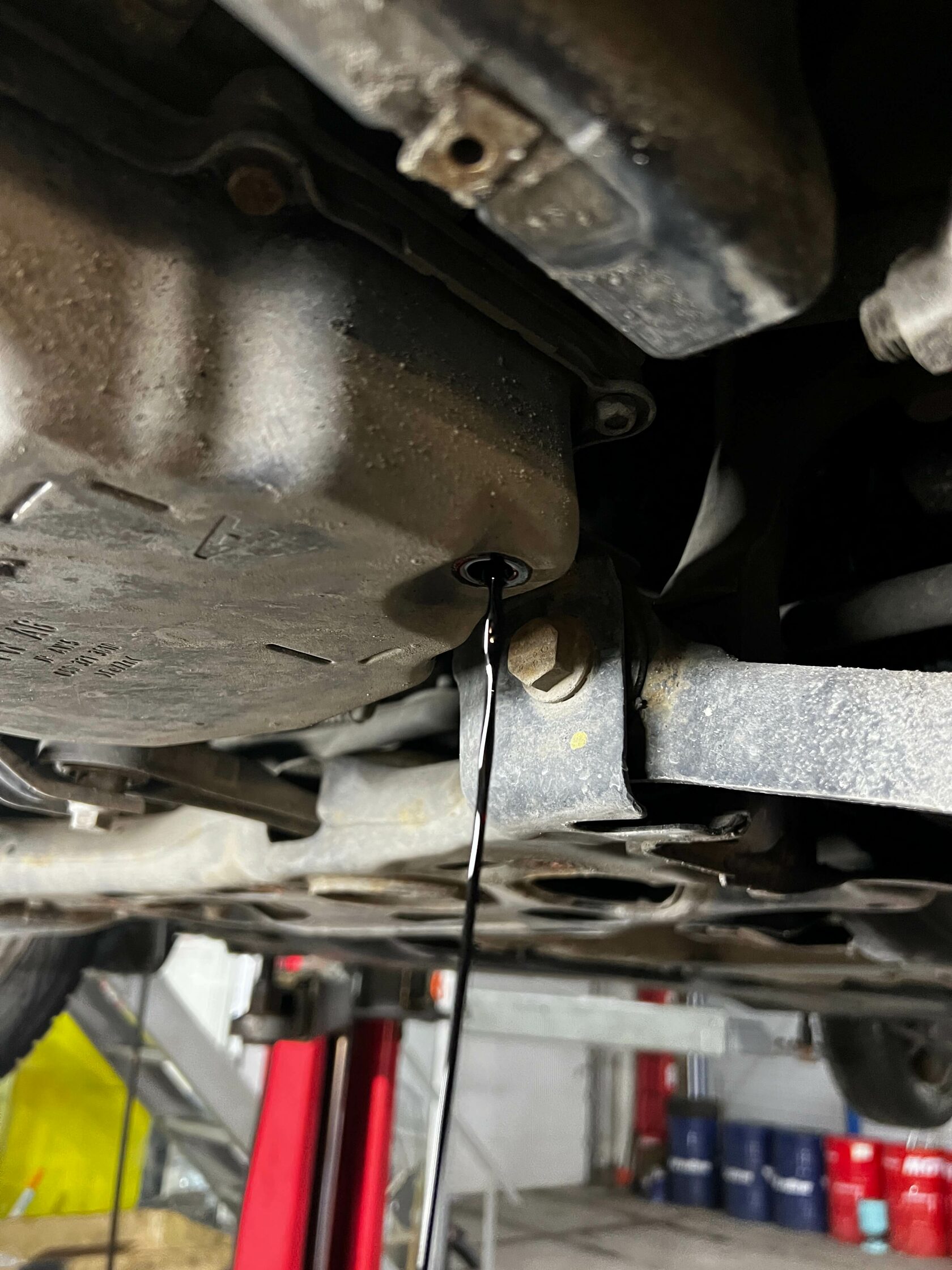 Слив старого масла из АКПП Skoda