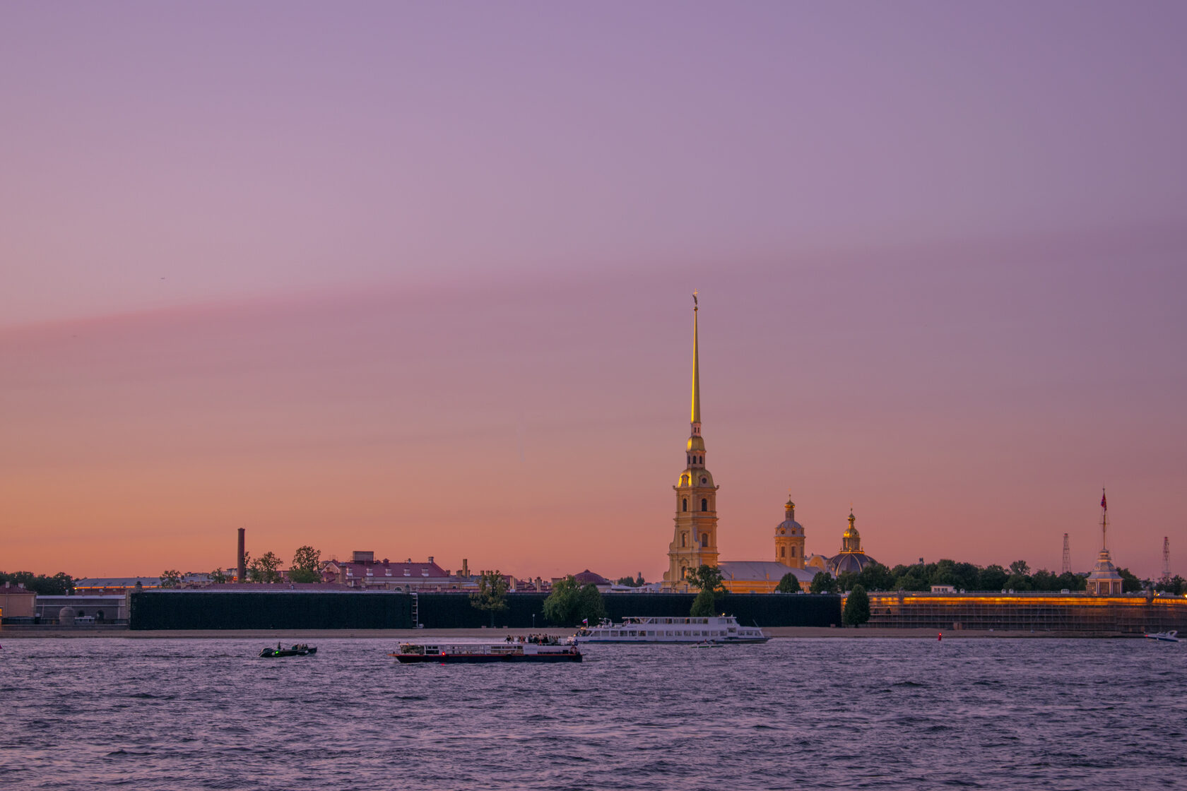 Уникальные прогулки на катере в Санкт-Петербурге: Аренда катера для  незабываемых морских приключений