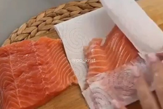 Засолка красной рыбы с паприкой: шаг 1