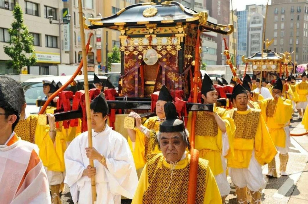 Japan holidays. Санно Мацури Япония праздник. Фестиваль санно Мацури /. Храм Матсури в Японии. Мацури обряд в Японии.