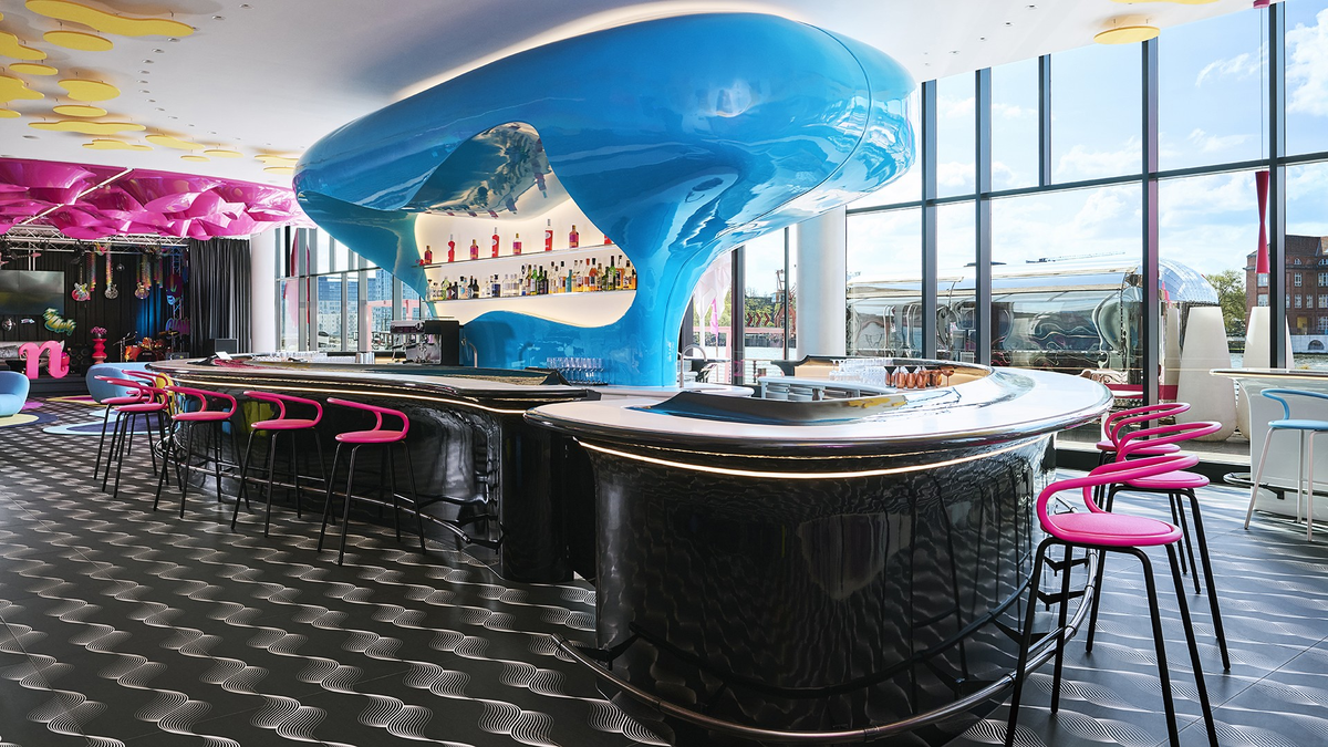 Лобби отеля nhow Berlin, проект Karim Rashid, 2025
