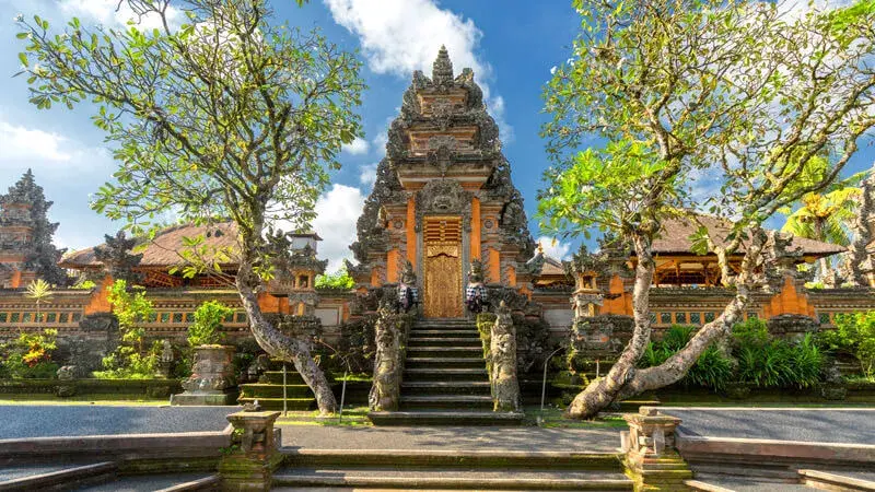 The majestic carved stone gates and intricate golden doors of Ubud Palace (Puri Saren Agung), a beautiful cultural landmark right in the heart of your Ubud getaway