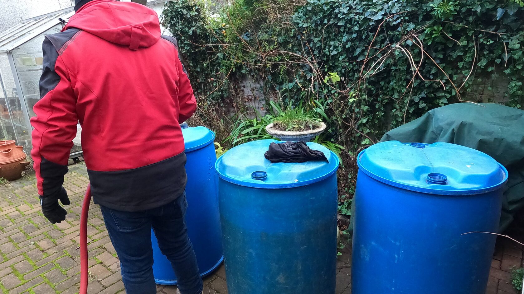 Store good oil and return it to new tank