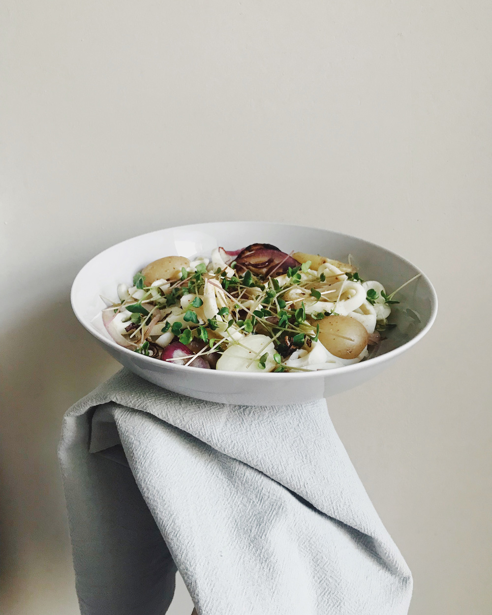 Вкусные салаты с кальмарами – 11 простых рецептов