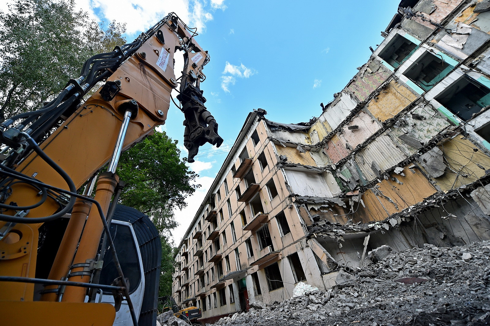 Демонтаж аварийных зданий и домов (от 1000 руб.) недорого - ГК СПД