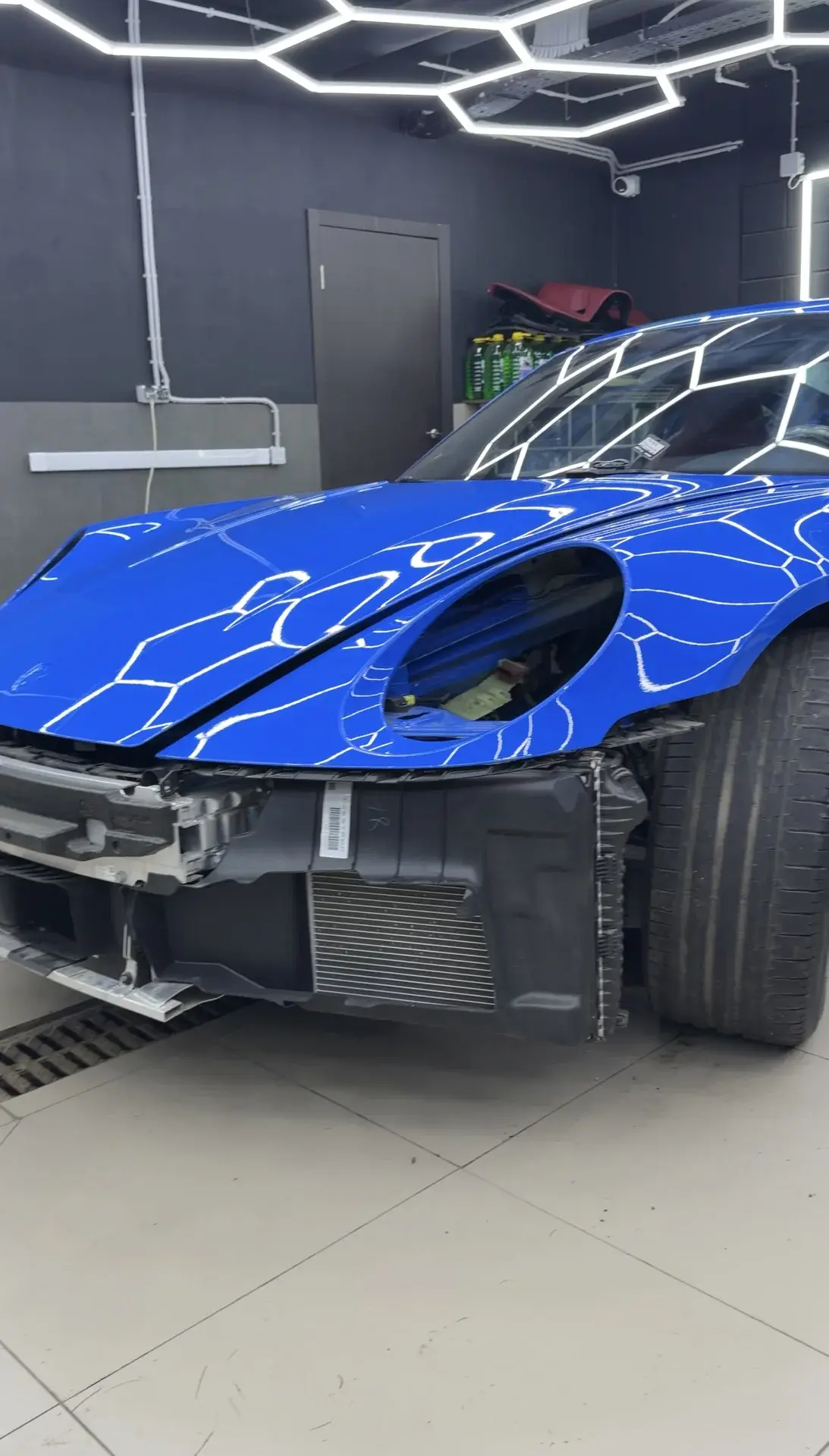 Установка защитной плёнки на уязвимые зоны автомобиля