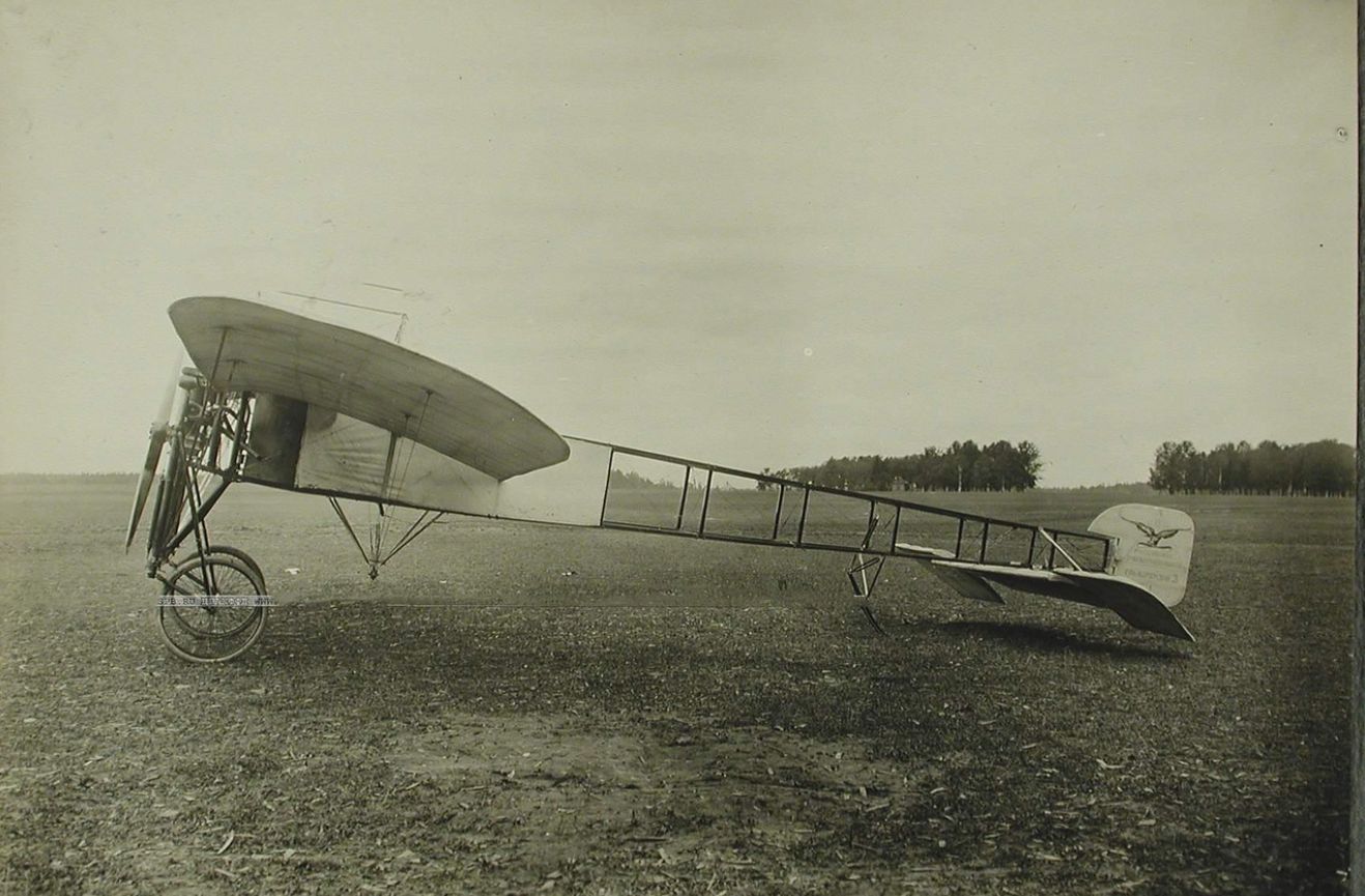 V 1 самолет. Моноплан Луи Блерио. Самолет биплан Кудашева 1910 года. 1910 Год- моноплан а.с. Кудашева. Биплан «Россия-а» 1910 г..