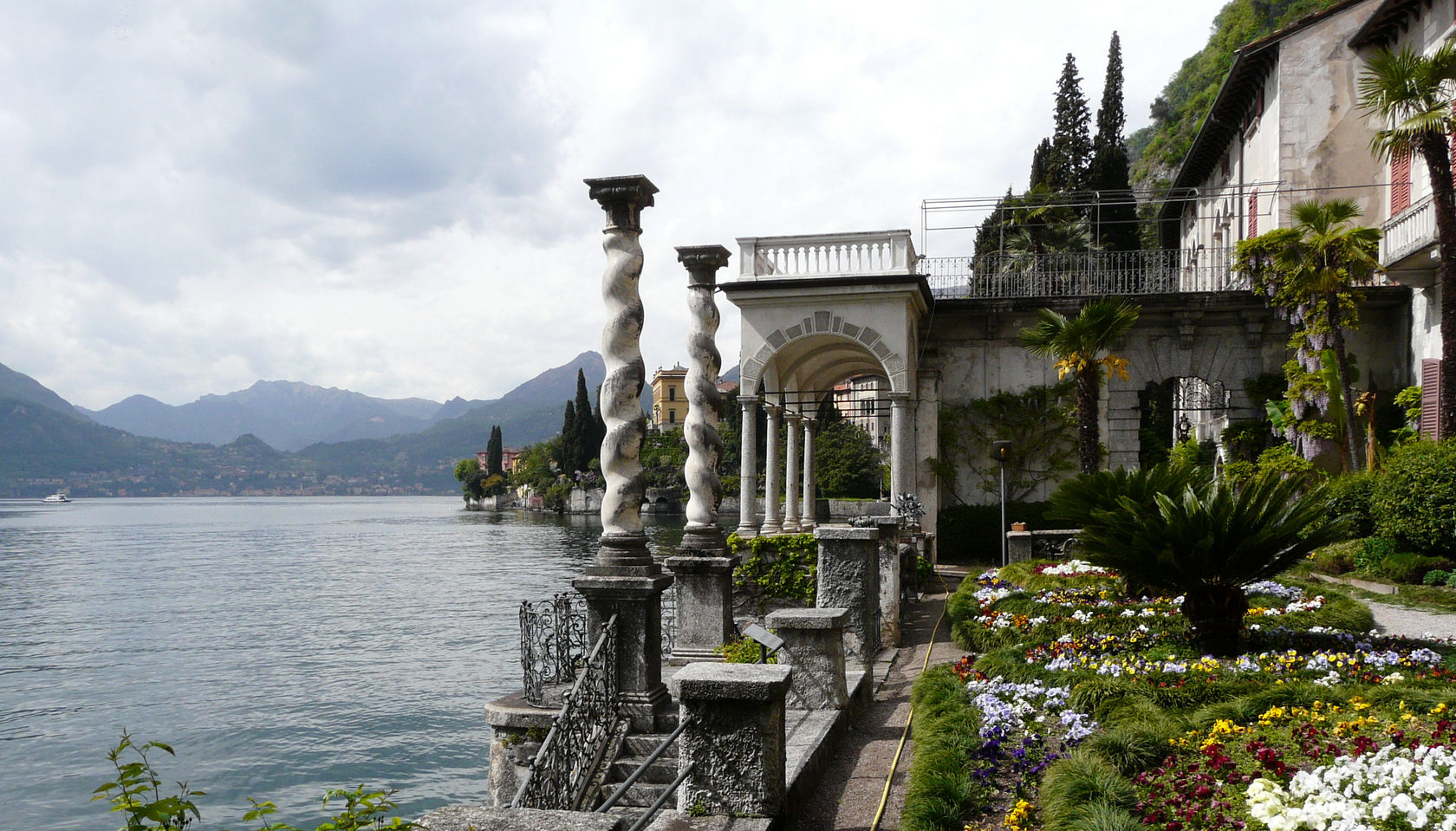 Недвижимость в Комо - купить недвижимость на озере Комо (Италия): цена на жилье на Комо