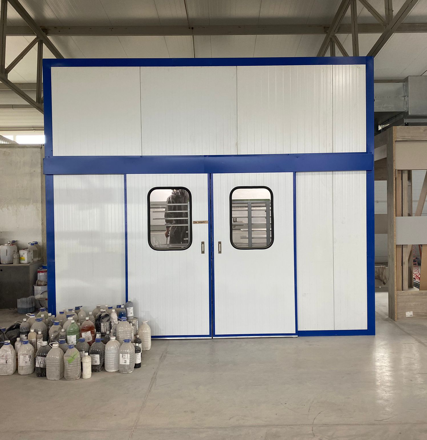 Две малярные кабины