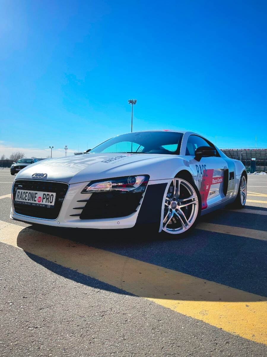 AUDI R8