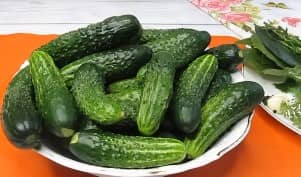 Приготовление маринованных огурцов на зиму по-болгарски: шаг 2