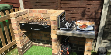 Открытый бассейн с подсветкой