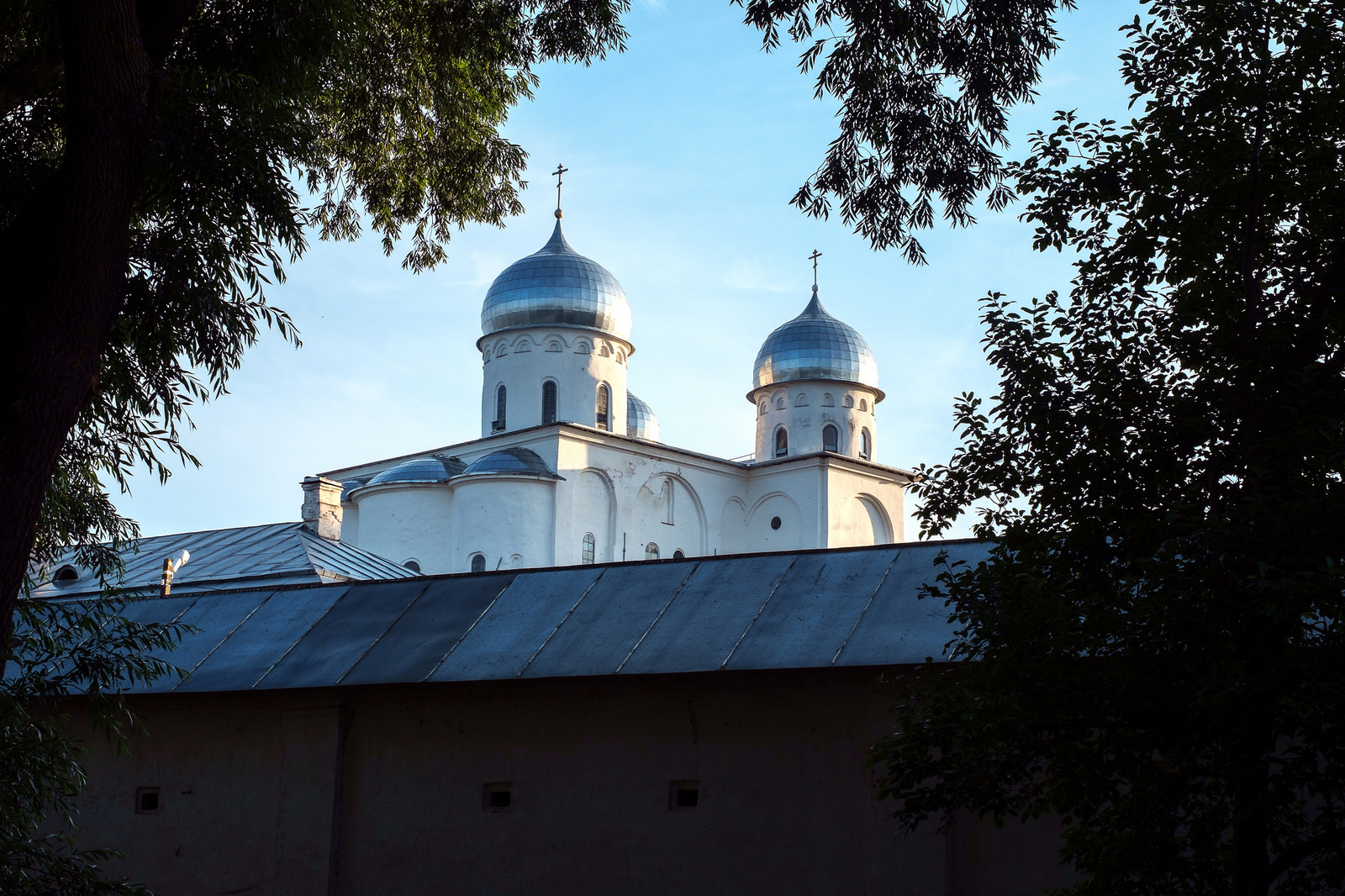 Новгородская архитектура особенности